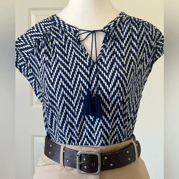 st johns bay womens blouse navy and‎ white patterned short sleeve Size Medium - Picture 1 of 13